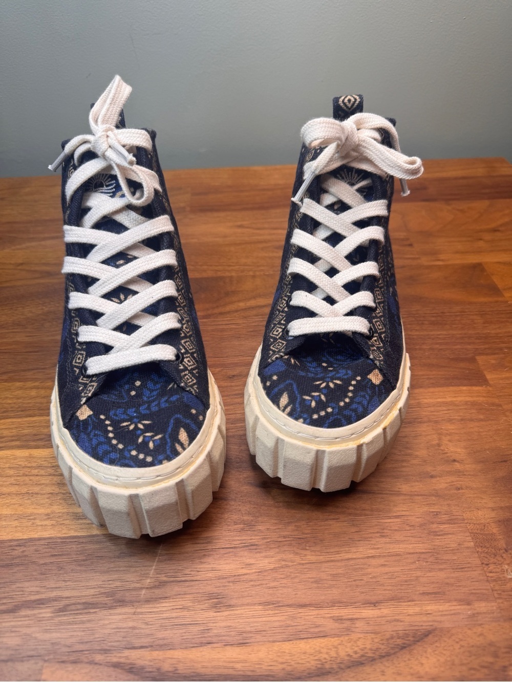 Farm Rio Macaw Forest Platform High Top Sneakers Blue Yellow Size 6